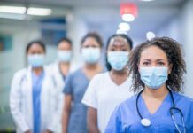 Lula assina projeto de lei que garante verba para piso da enfermagem