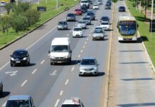 Agentes de trânsito intensificam fiscalização em faixas exclusivas do DF