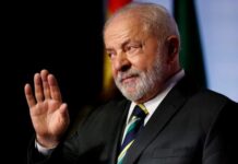Lula deixa hospital em Brasília após cirurgia