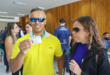 Regulamentado cordão de girassol para identificação de deficiências ocultas