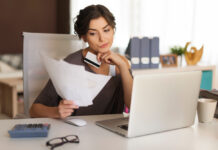 A cada dez brasileiros, oito estão endividados, mostra pesquisa