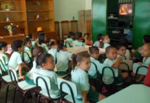 Mais de 2 milhões de crianças no país estão sem vagas em creches