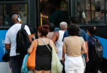 Deslocamento diário é um drama constante para trabalhadores em grandes cidades