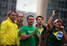 Bolsonaro confirma Michelle e Carlos como pré-candidatos ao Senado