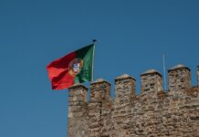 Parlamento de Portugal aprova leis que endurecem regras para imigrantes