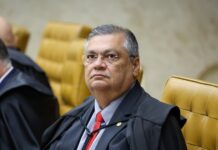 Ministro do STF Flávio Dino é hostilizado em voo para Brasília
