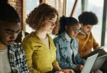 Mulheres seguem ganhando menos que homens apesar de maior escolaridade, aponta IBGE