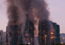 Incêndio em complexo residencial deixa ao menos 13 mortos em Hong Kong; veja vídeos